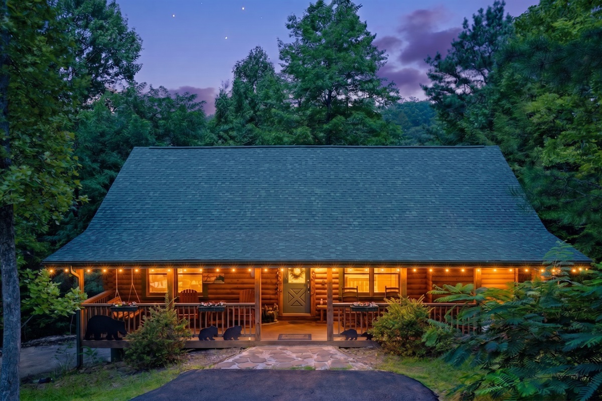 Experience the perfect blend of mountain serenity and downtown convenience at 8 Bears Lodge. This spacious 5-bedroom cabin offers a true Smoky Mountain retreat, Hot tub, Aracade, game area