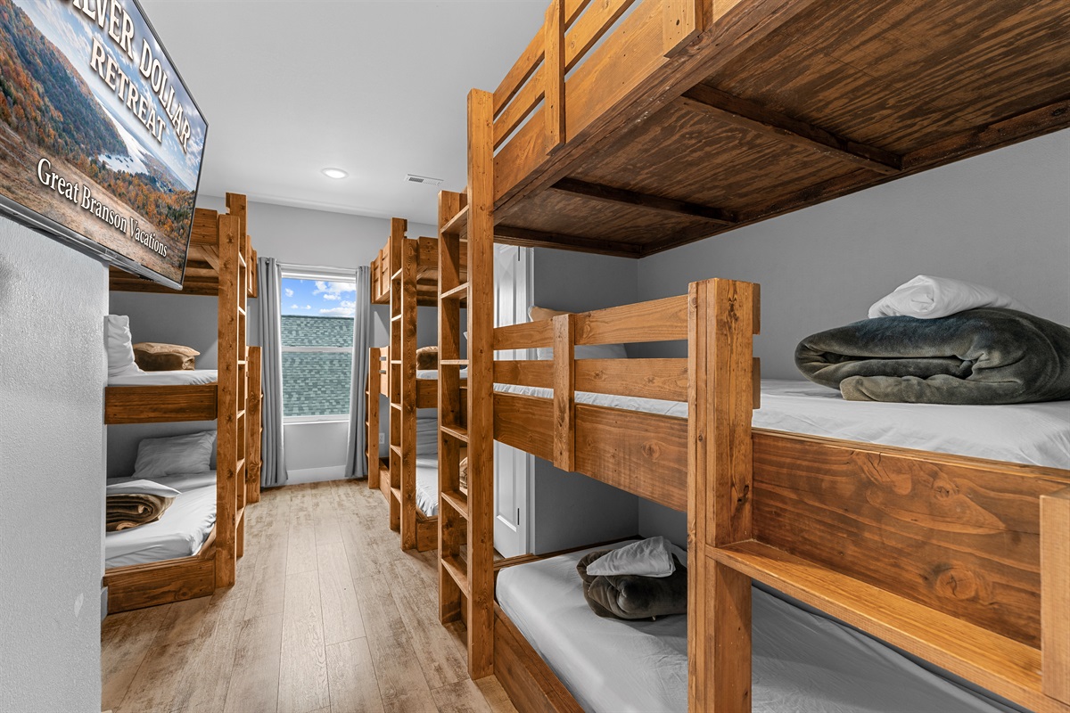 Bedroom 7 (Bunk Room)