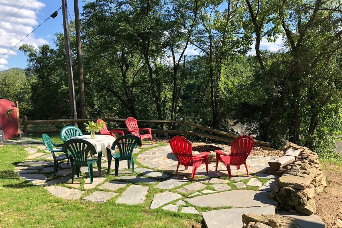 Enjoy outdoor dining by the river near the firepit, listening to the river music