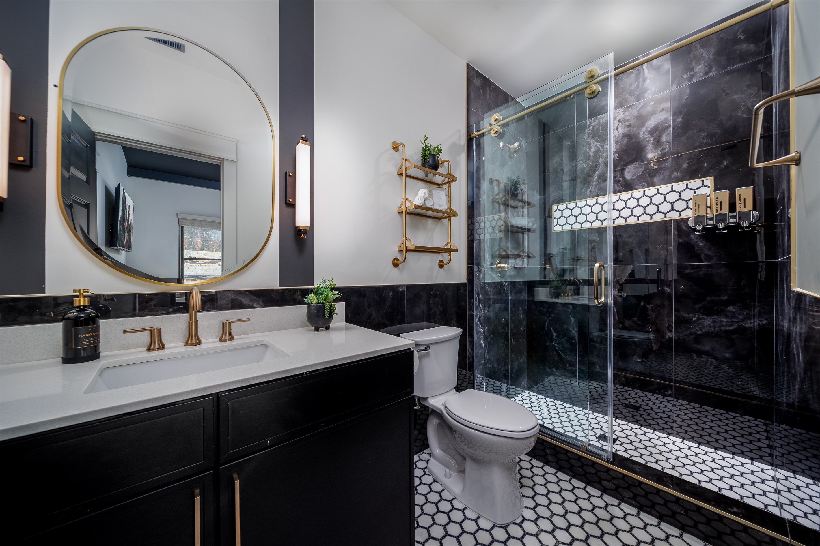 En-suite bathroom with walk in shower.