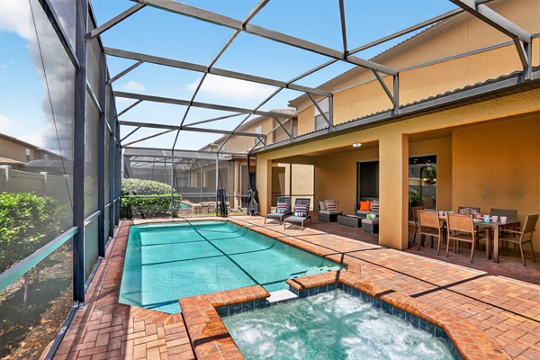 South-Facing Pool And Spa (Plenty Of Sun Year-Round)