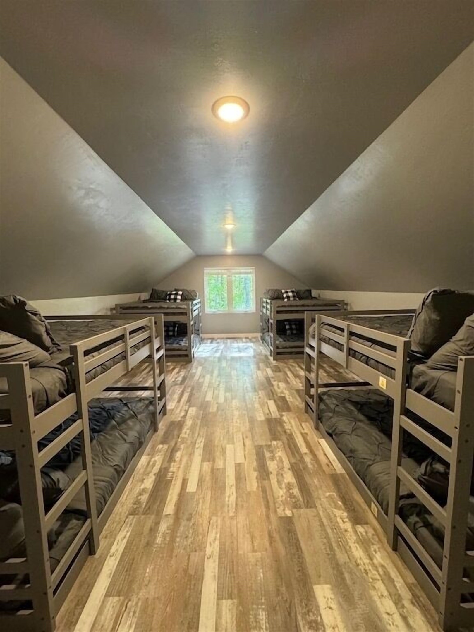 House 3 - bedroom 5/bonus room with 4 double-over-double bunk beds