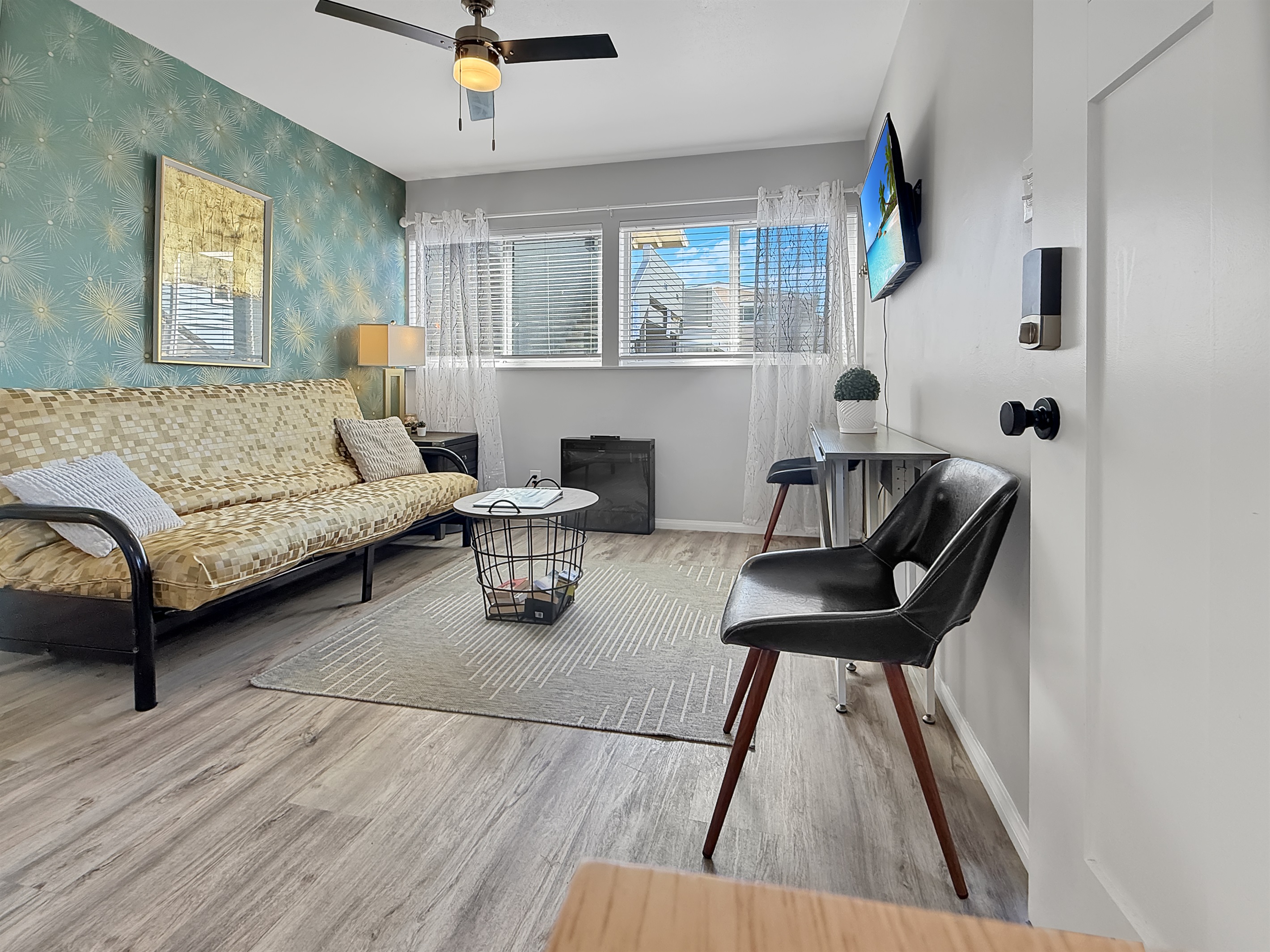Cozy Retreat With Full Kitchen And Smart Tv - Charming Beach Escape - Ventura, CA