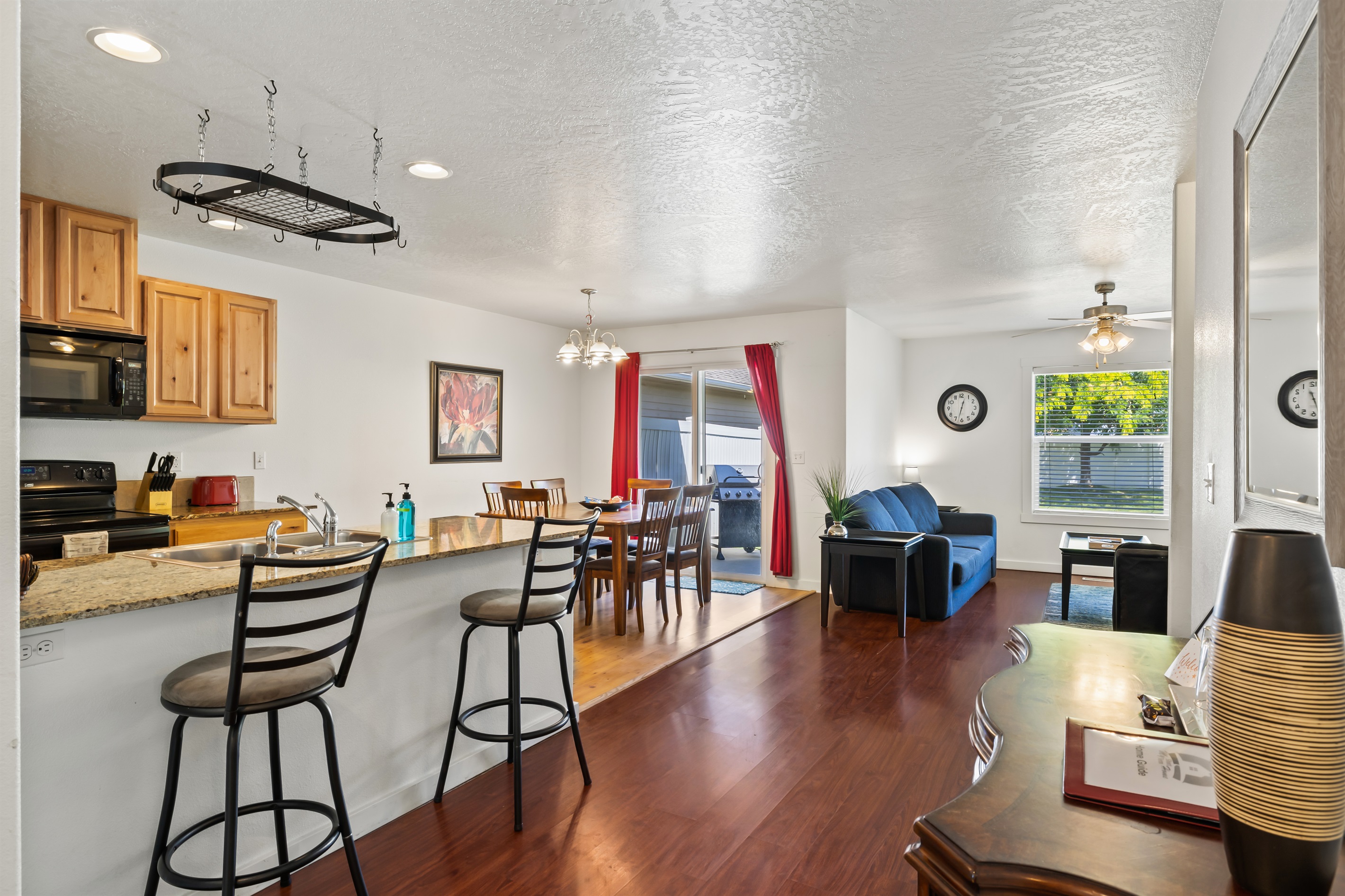 2 Charming Townhomes | Private Yards | Sleeps 16 4