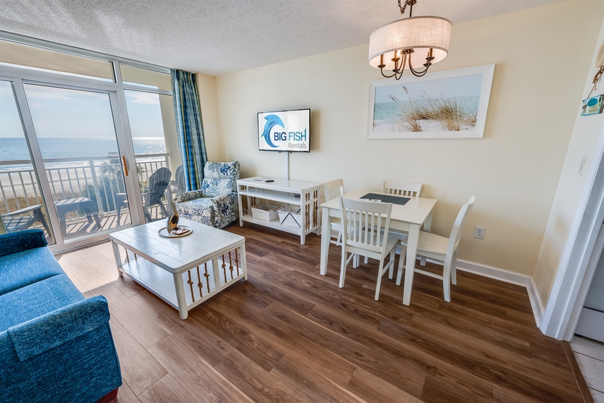 Living Room with Stunning Views🌊☀️