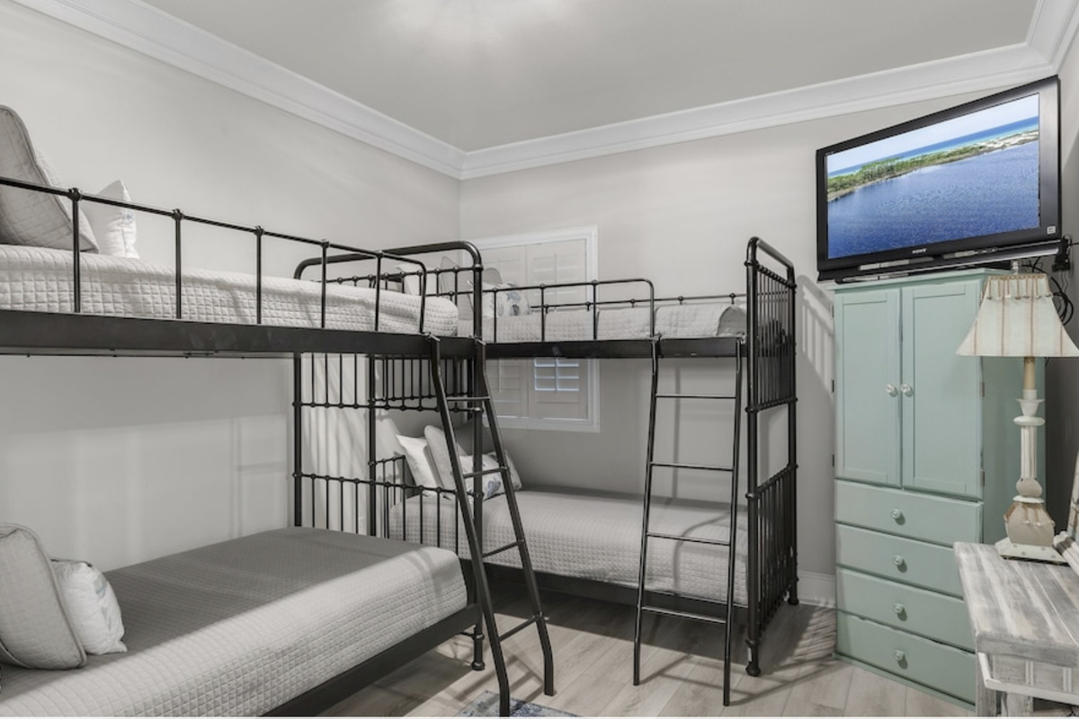 Bunk Area: Bedroom 2