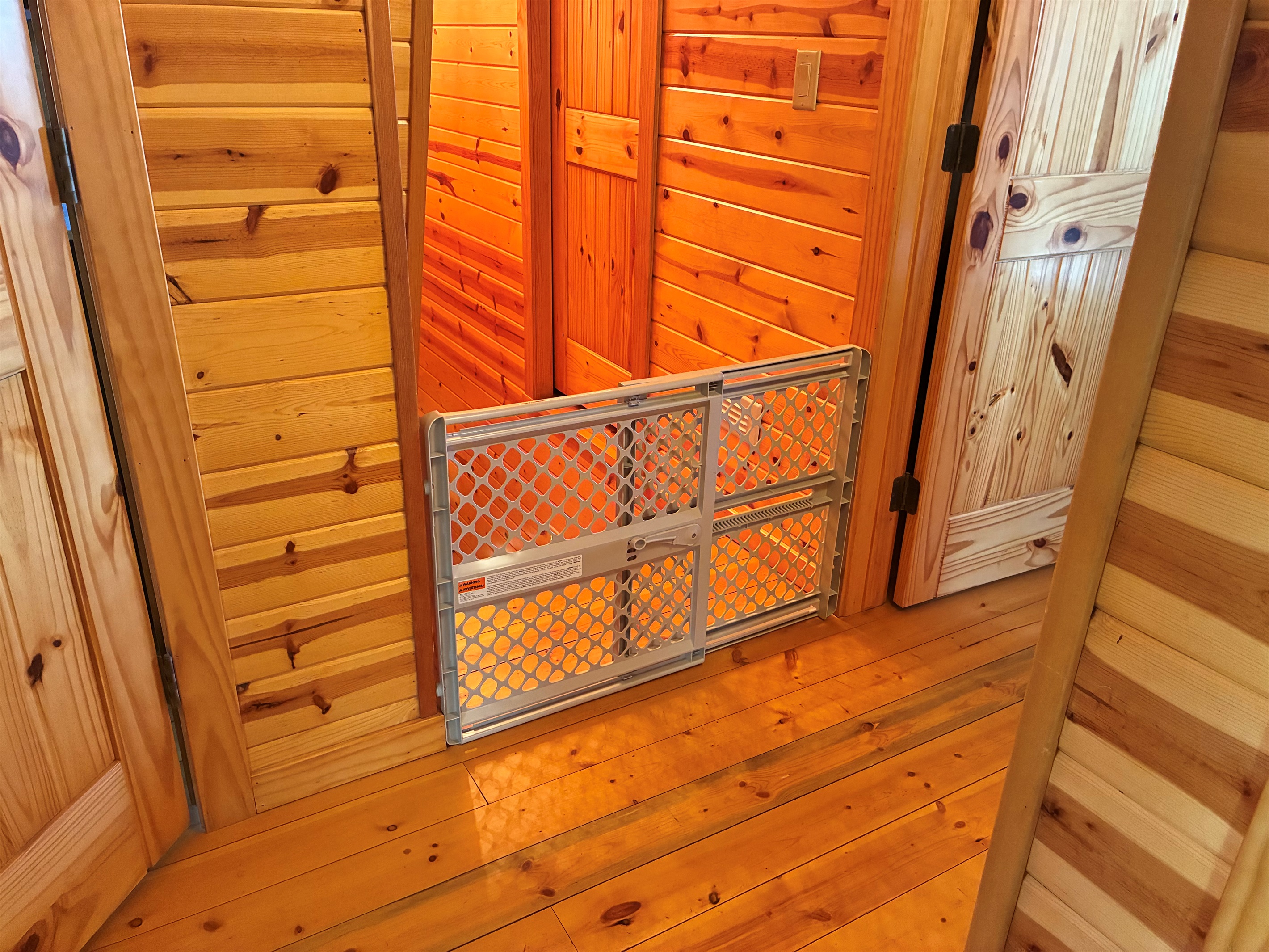 Baby gates provided at Poppywood Pines add extra peace of mind for families traveling with little ones. Thoughtfully placed in the cabin to help create a safe, child-friendly environment so parents can relax while kids explore the cozy mountain retreat. 👶