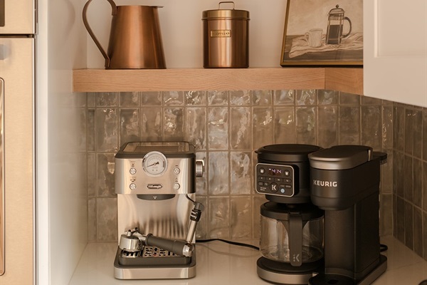 DeLonghi Espresso & Keurig Pods or Carafe