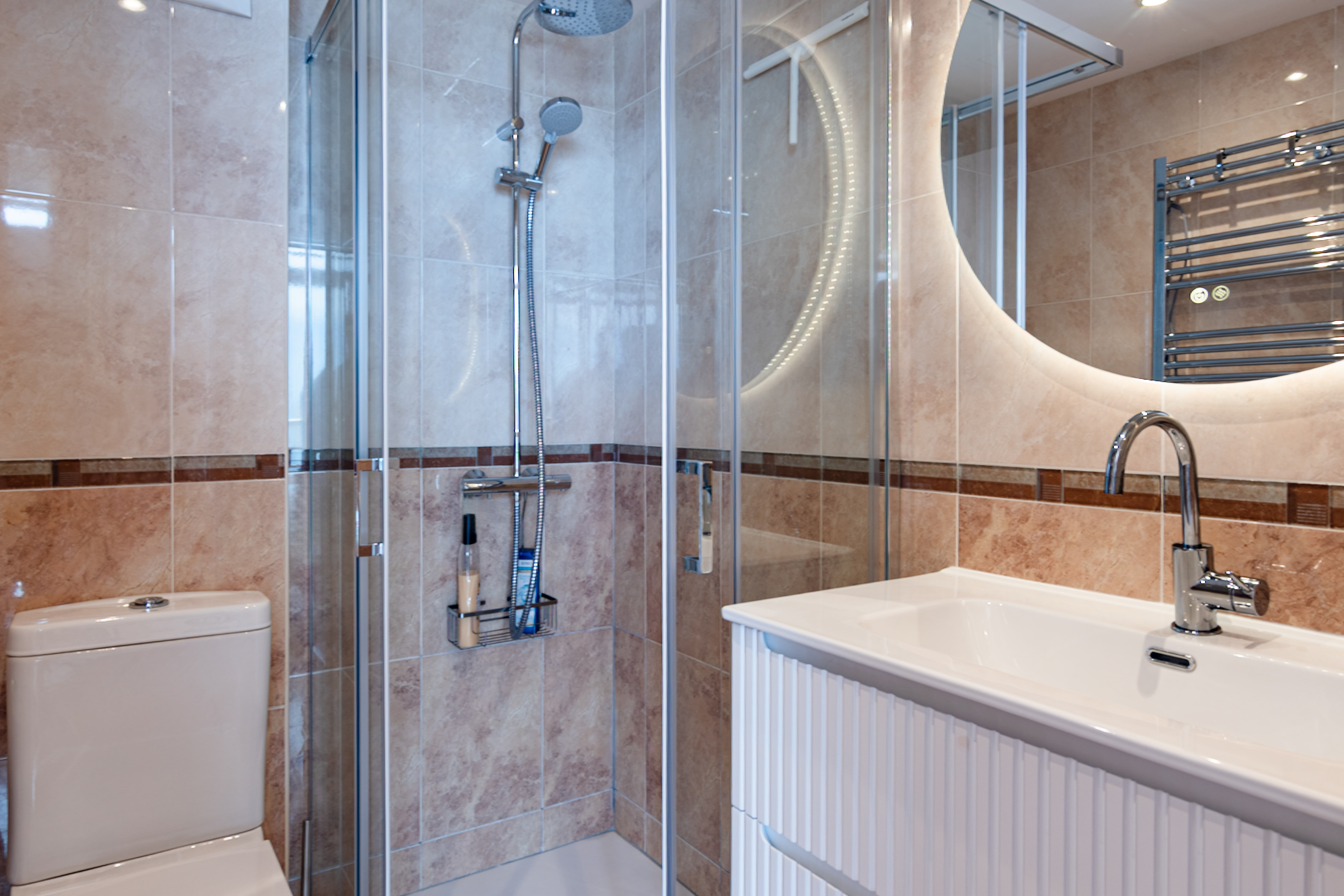 Modern ensuite bathroom with shower