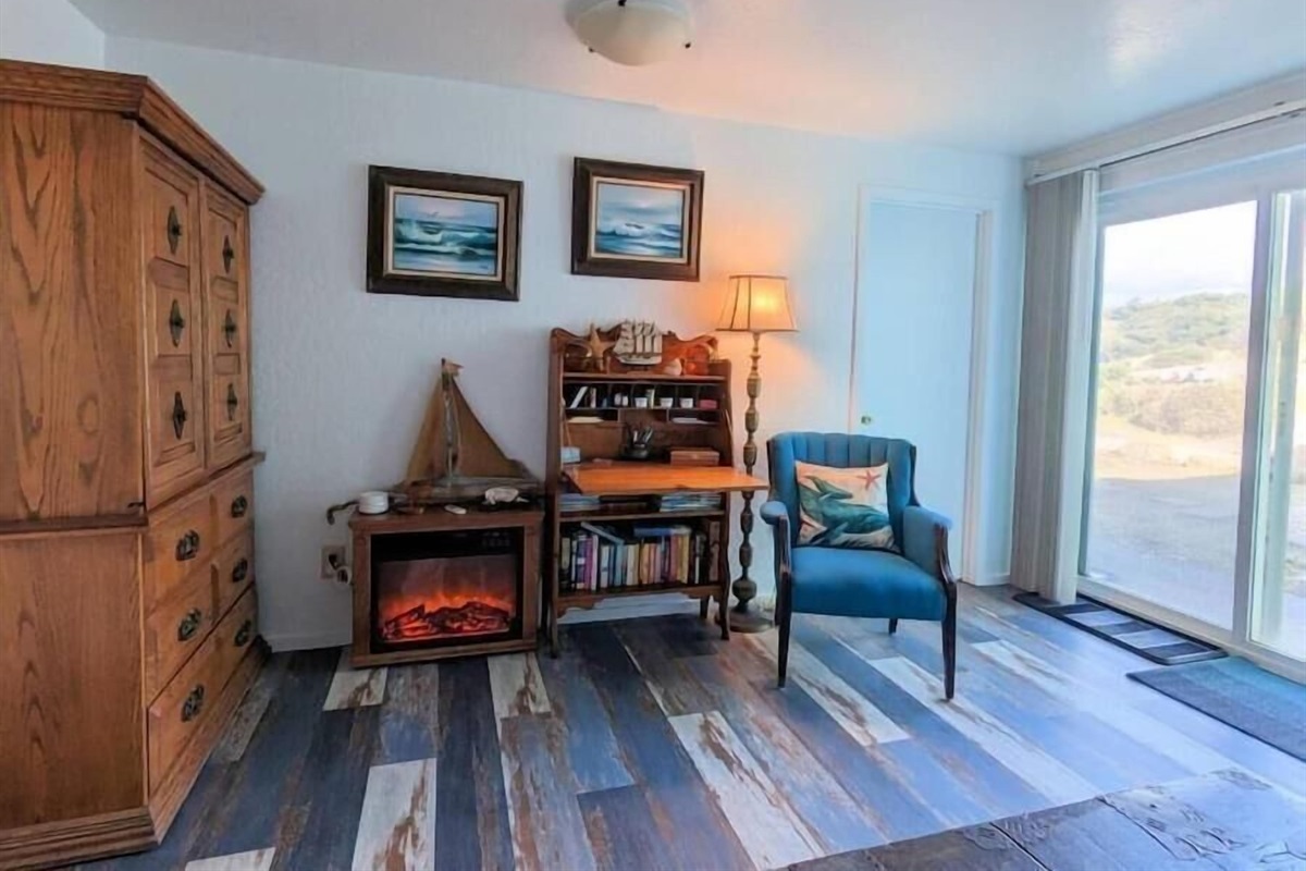 drop leaf desk in bedroom