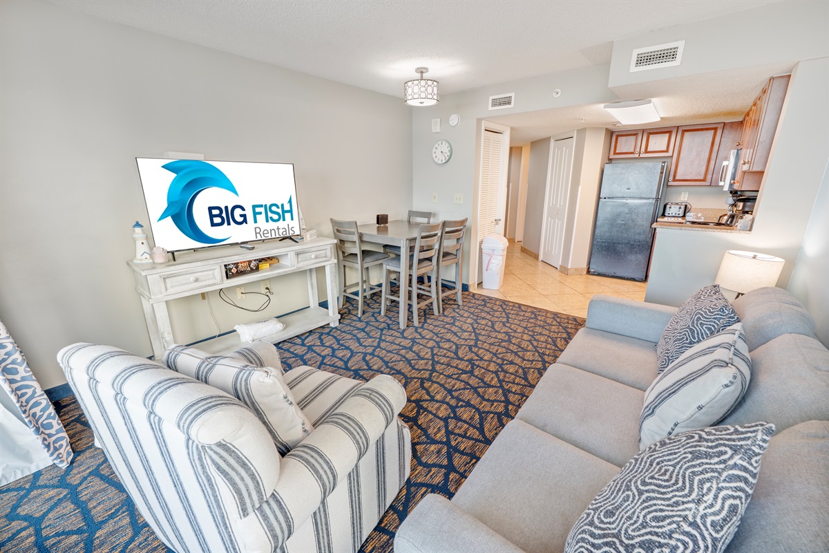 Living Room with Stunning Views🌊☀️