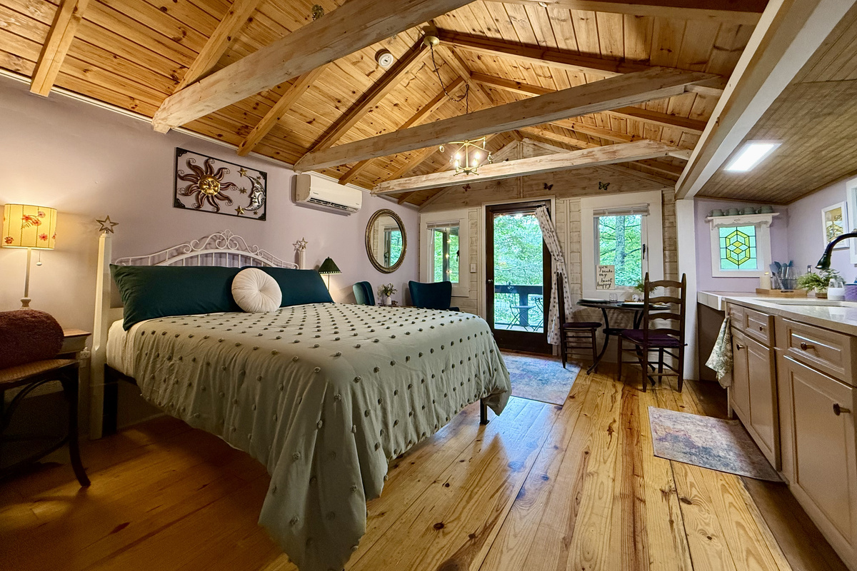Cozy queen bed