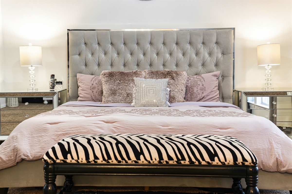 Luxury Master Suite with King Size Bed, Velvet Tufted Headboard, Memory Foam Mattress, Glass Night Stands, Lamps