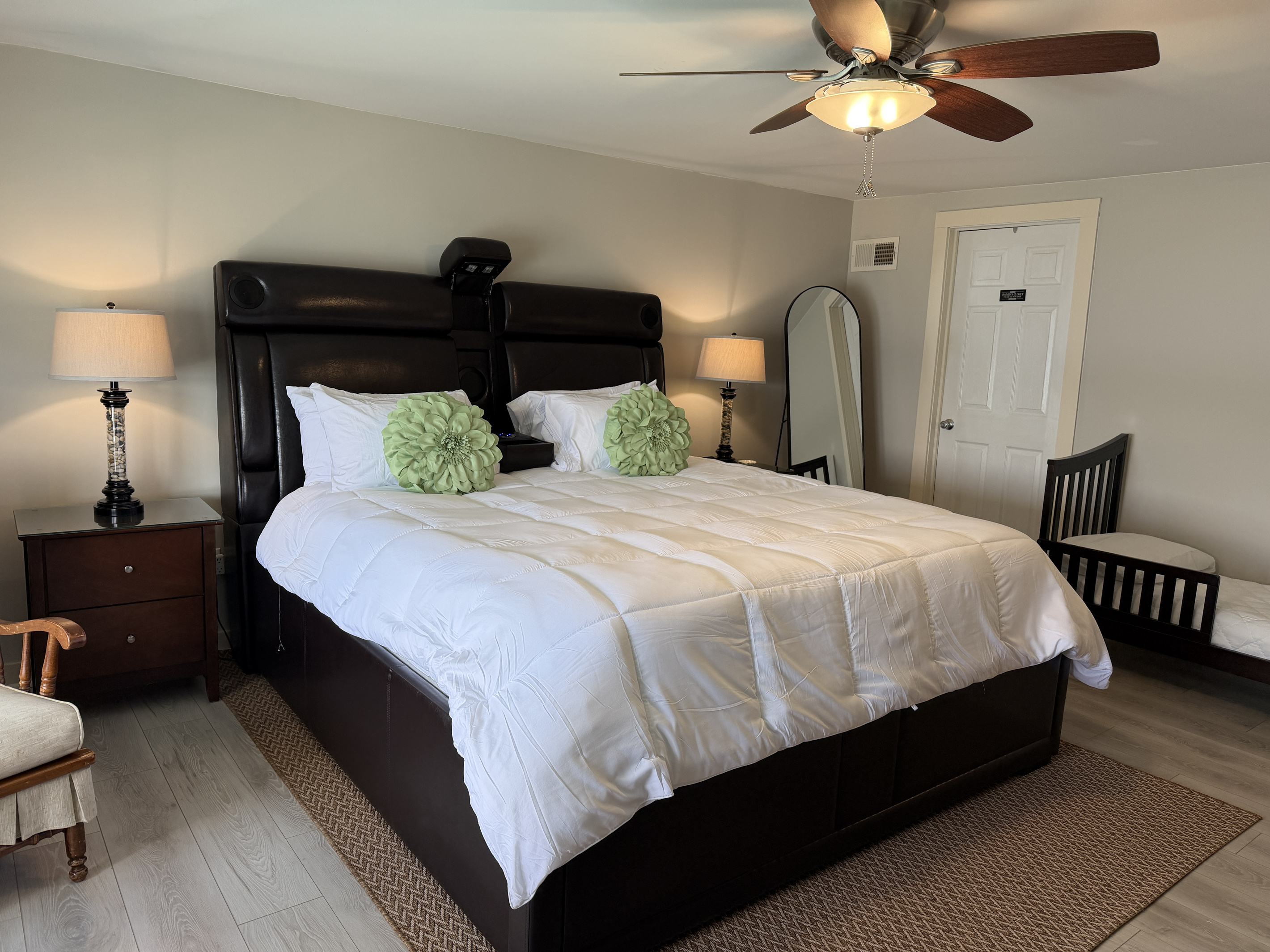 2nd floor King with lake views and ensuite