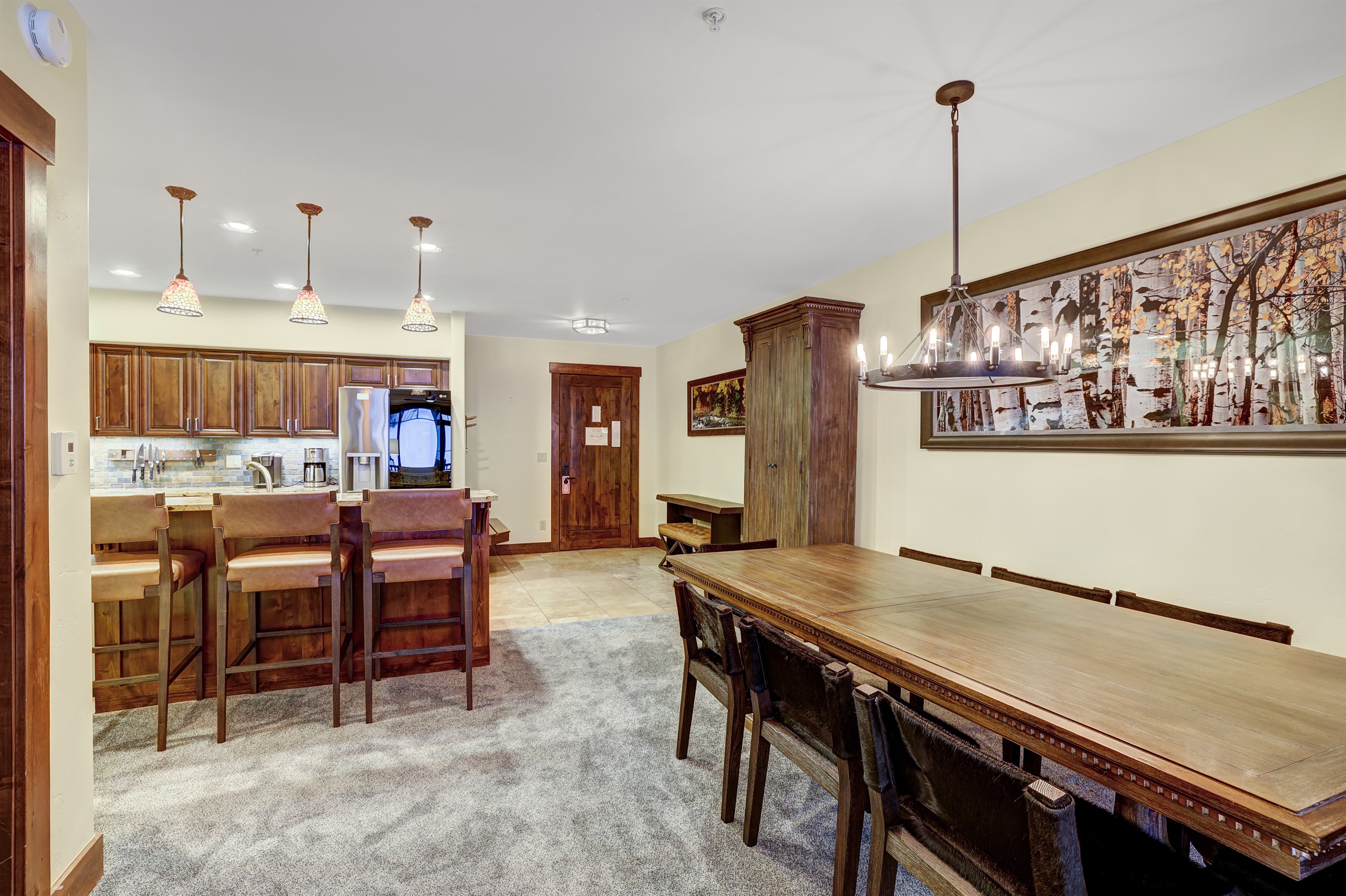 Dining Area & Kitchen
