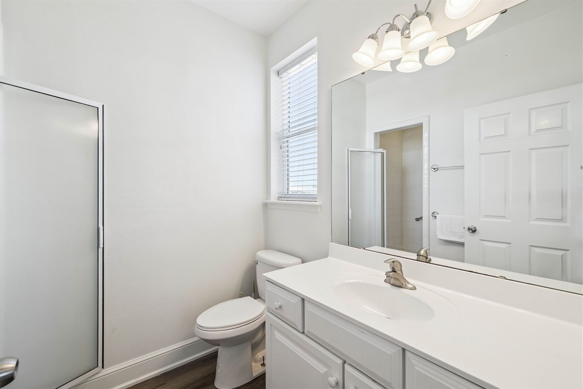 First Floor King Bathroom