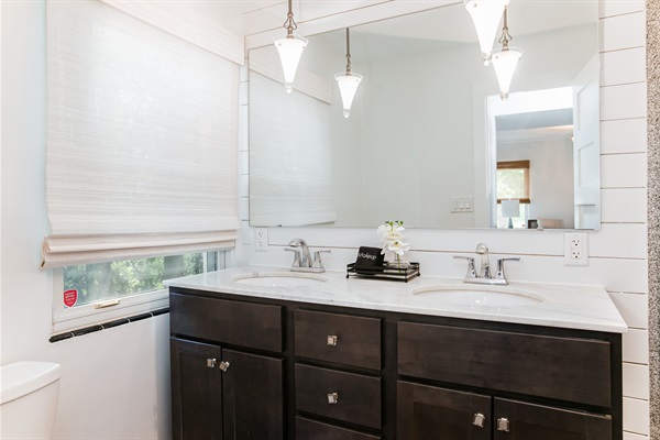 Cozy, Freshly Updated 3BR Home 5 Min from ND, photo 21