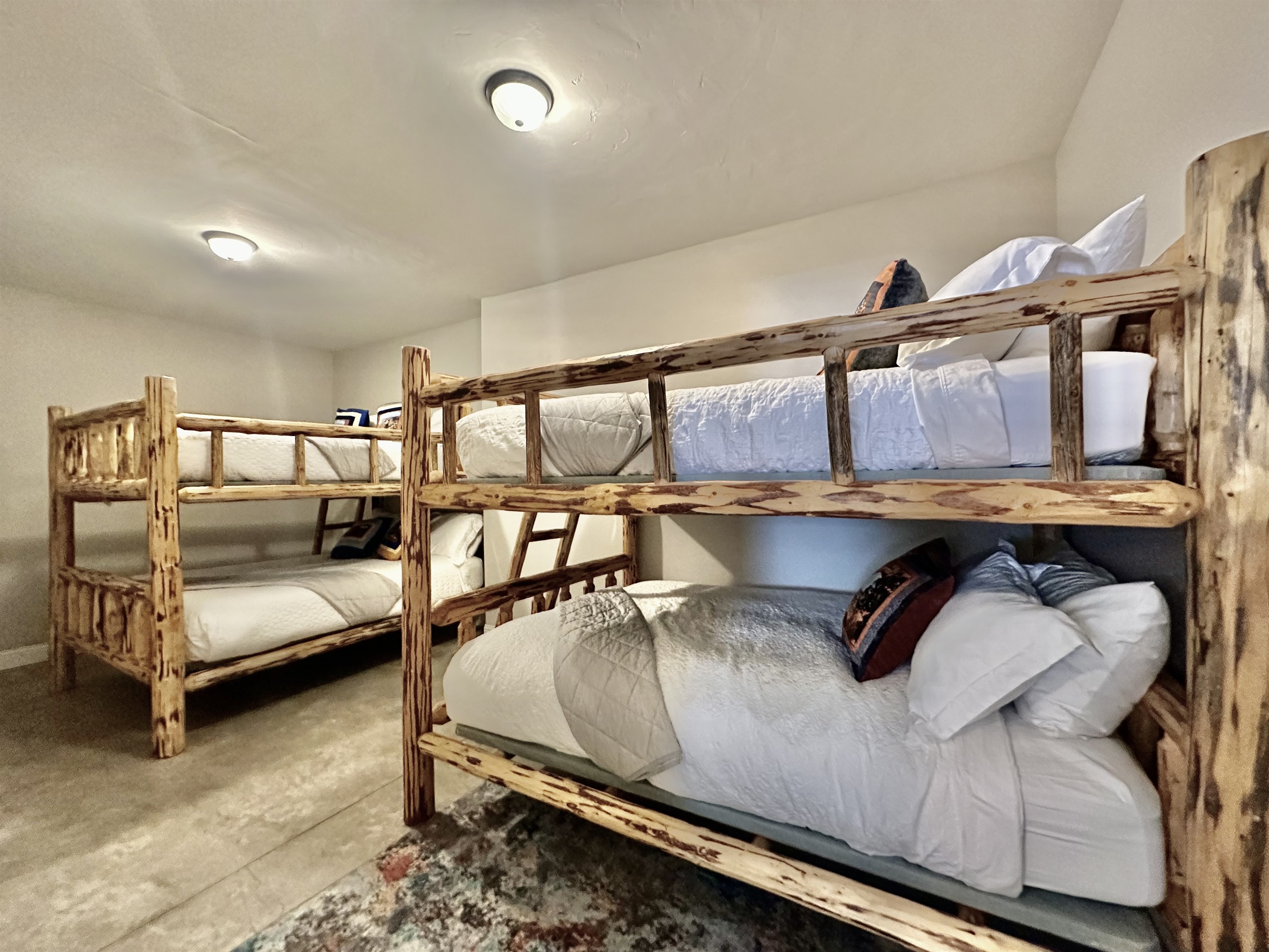 4 Queens Bunk Room