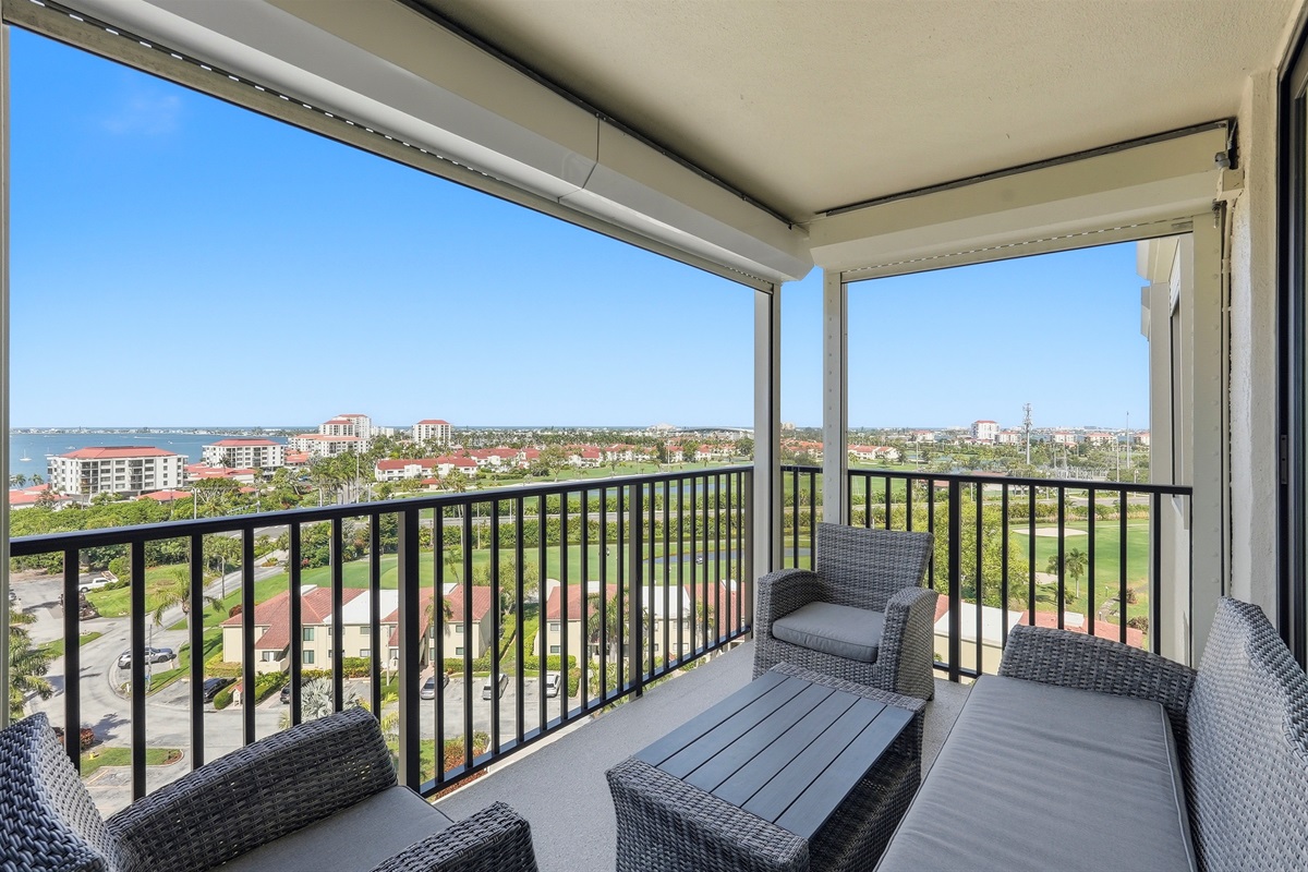 Step out onto the private balcony and take in refreshing bay breezes and tranquil water views, an ideal spot for morning coffee or relaxing evenings.