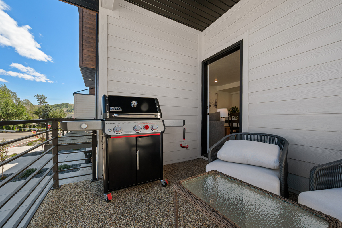 Fire up the outdoor grill and enjoy an easy meal outside while taking in the Mountain Green surroundings.