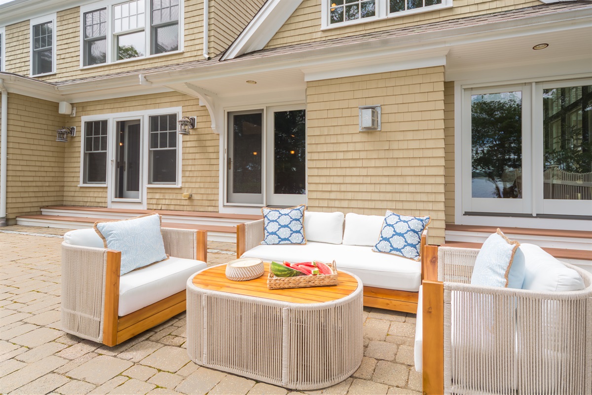 From morning brews to evening sips, this outdoor seating area has you covered