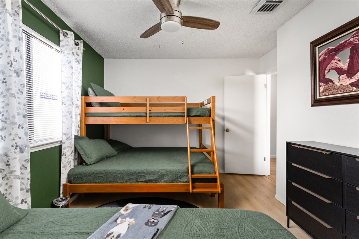 Designed for comfort and flexibility, this cozy room makes it easy for everyone to rest and recharge. A relaxed, practical space that keeps group stays simple and comfortable.