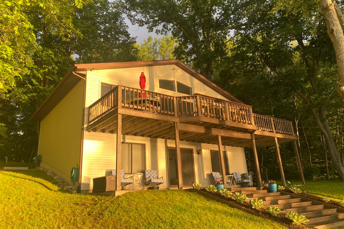 Back Deck & Porch overlooks the lake