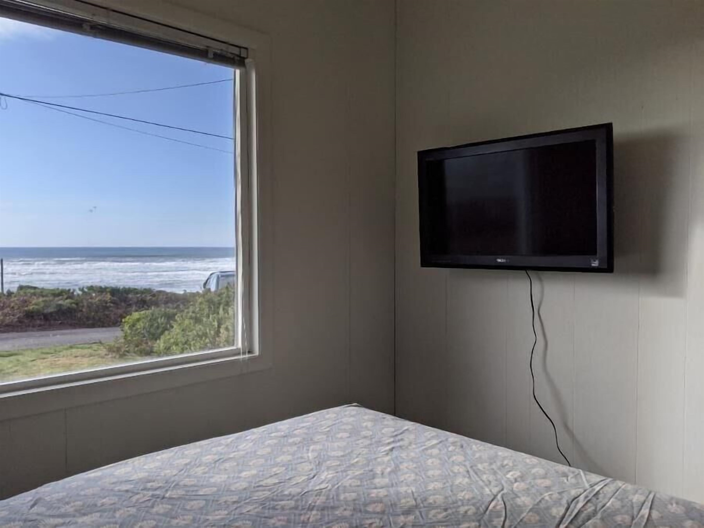 king bedroom view & TV