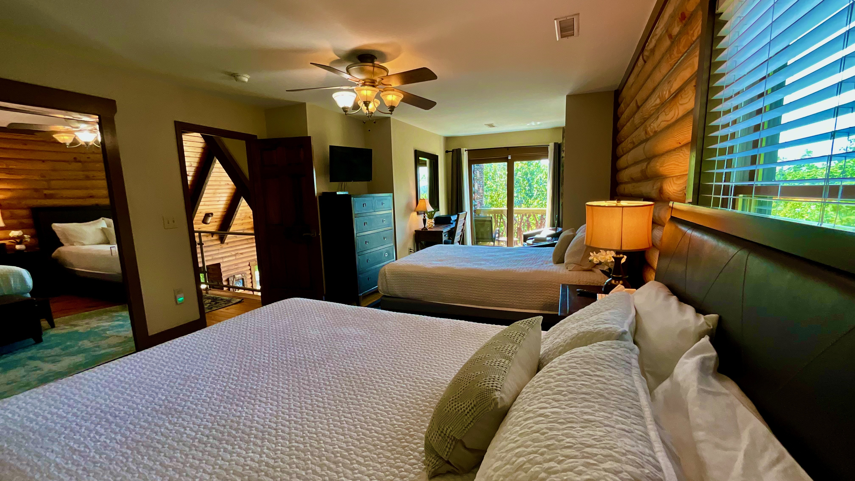 Upper Level Bedroom (2 Queen Beds) with Private Bath