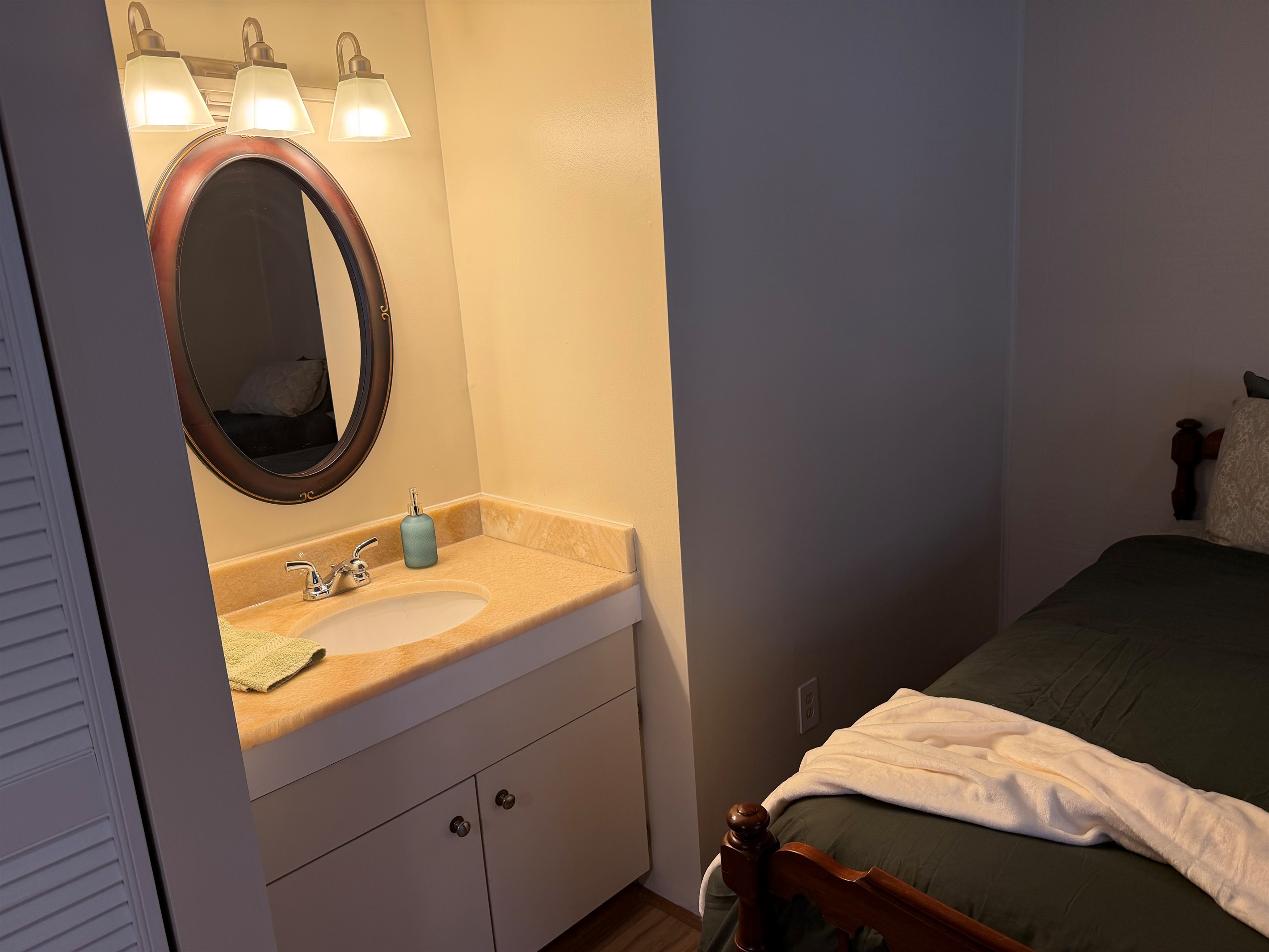 Twin bedroom with personal sink