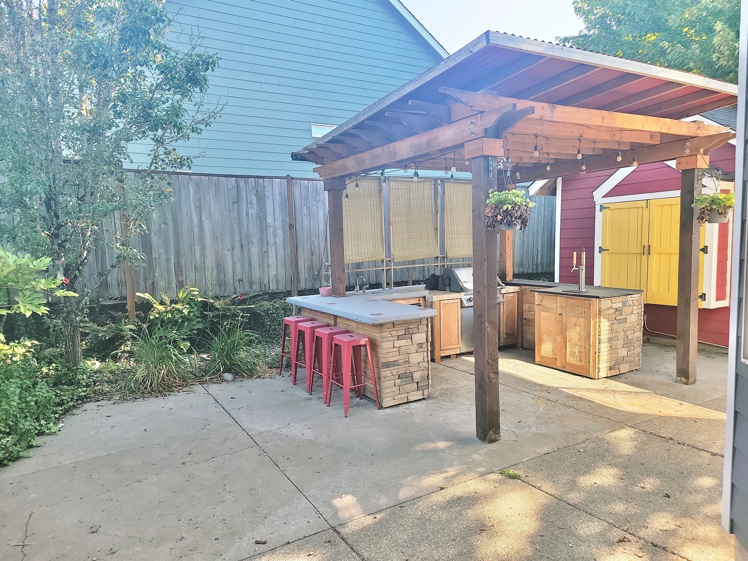 Outdoor kitchen