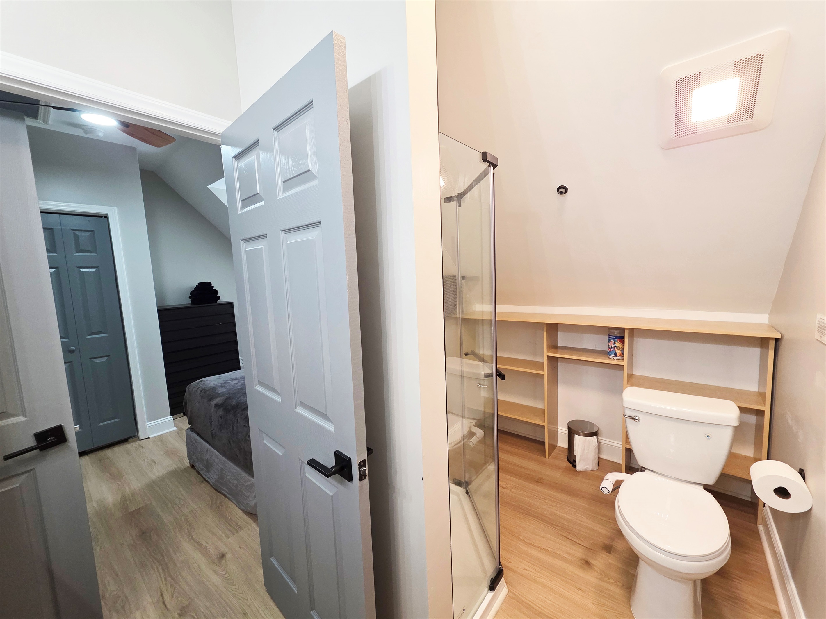 Upstairs Full Bath - (Jack & Jill) - Toilet, Shower & Shelves