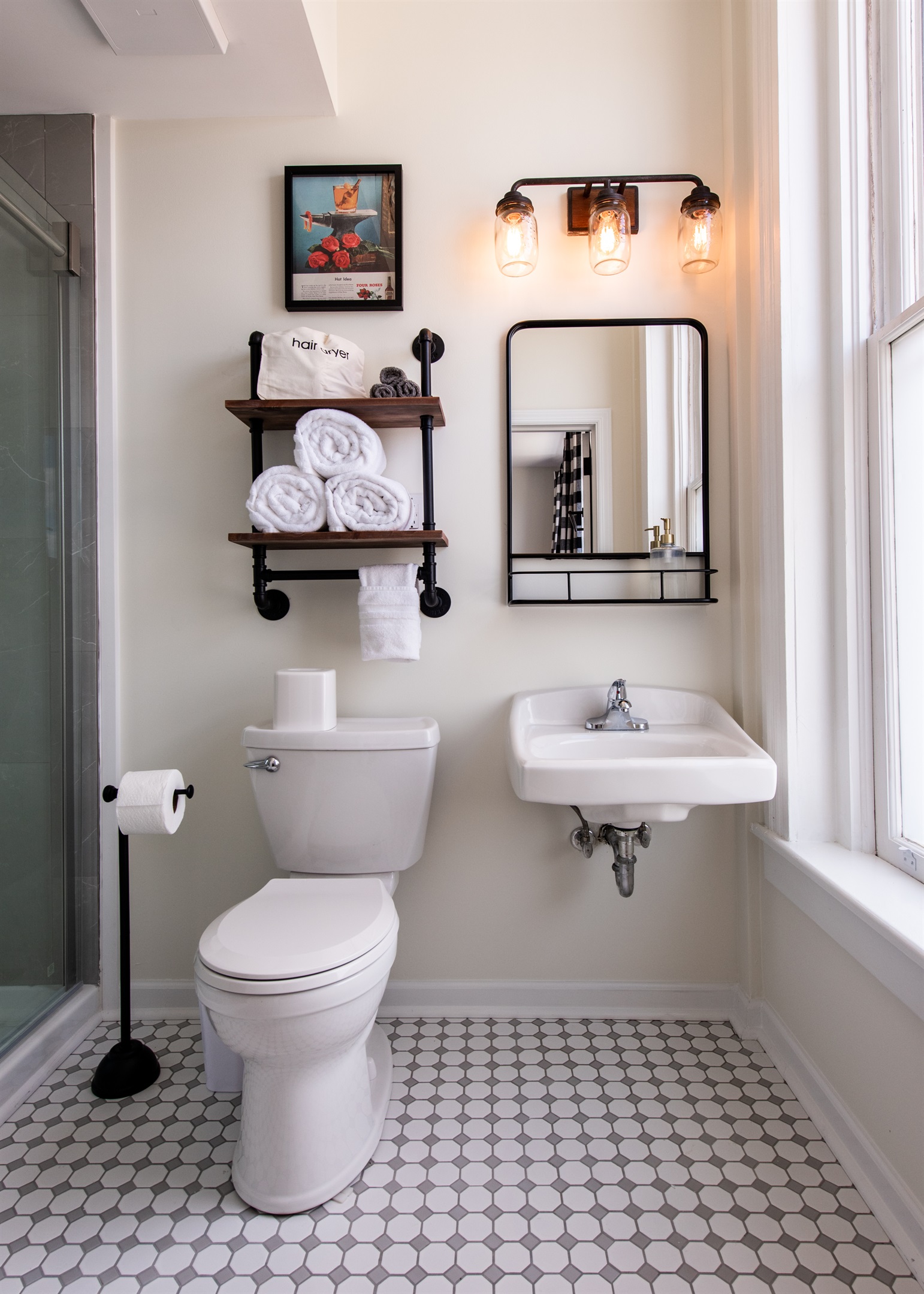 Four Roses Ensuite Full Bathroom