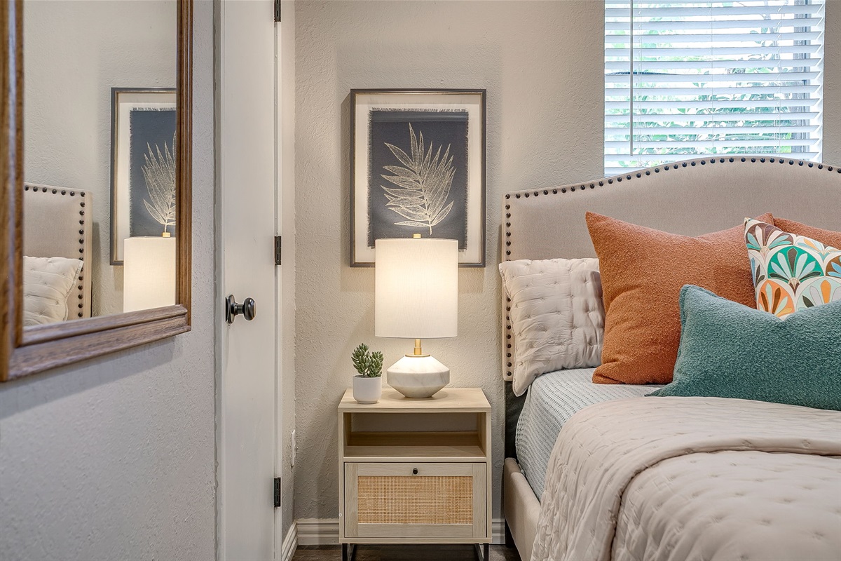 Guest Room with Queen Bed