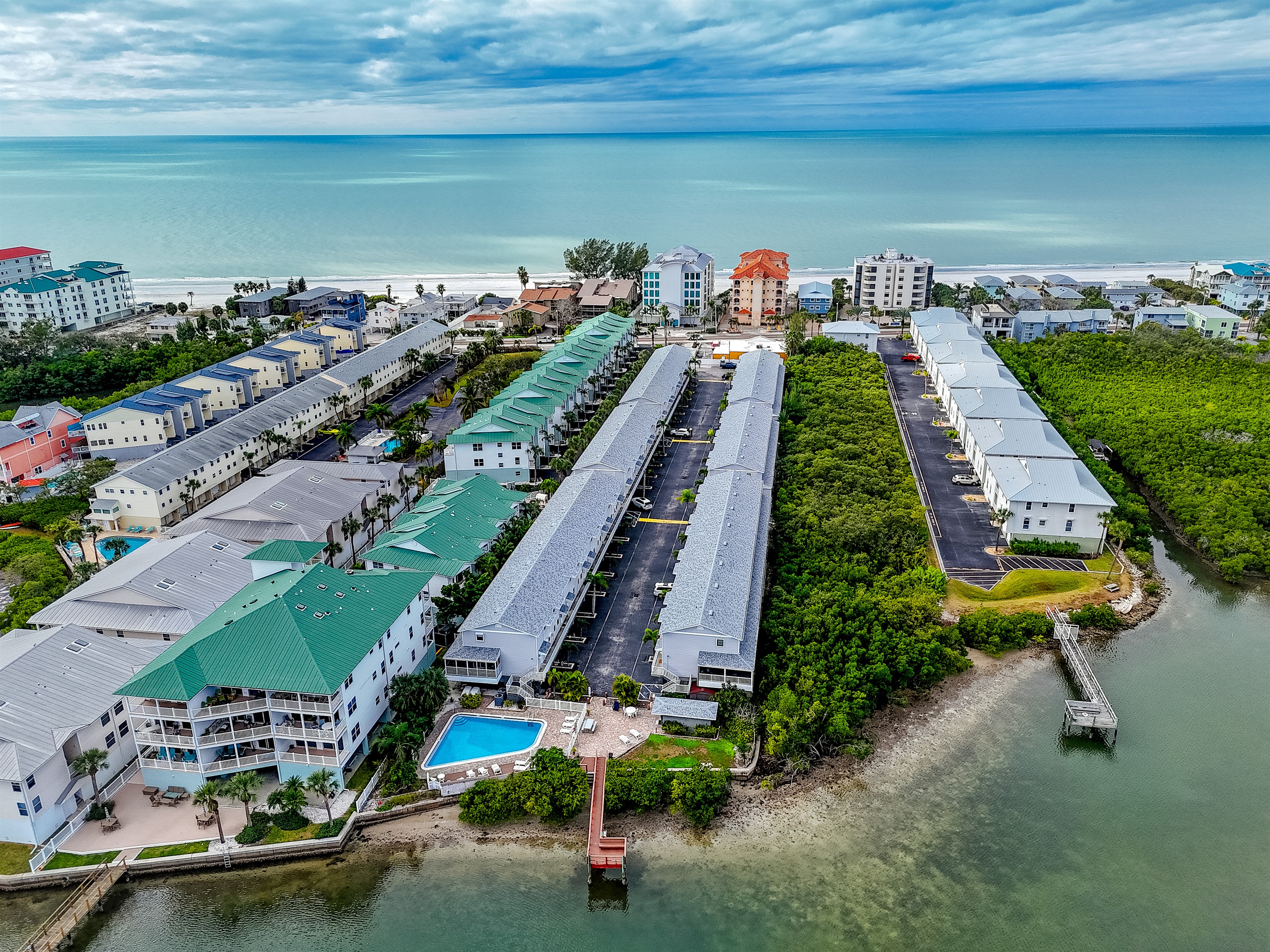 Great Waterfront Location!