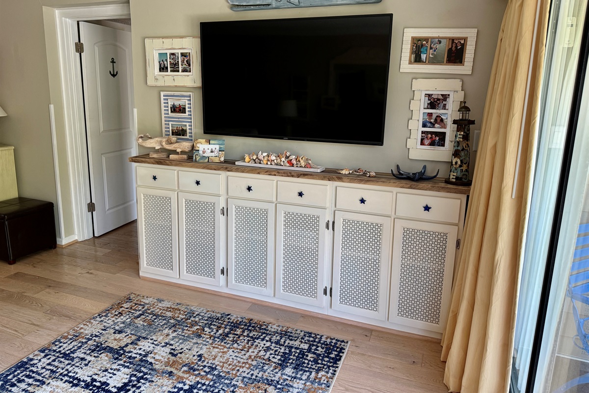 New TV Console w/Smart TV