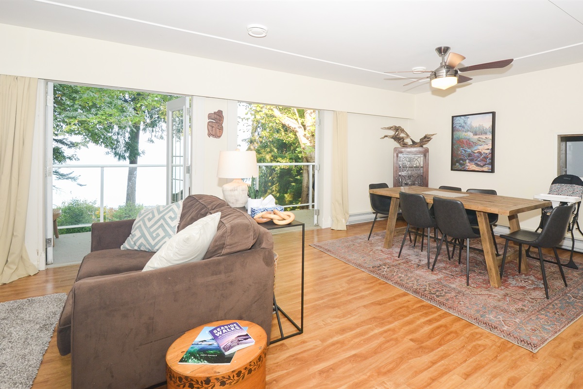 Spacious dining area with seating for six + high chair