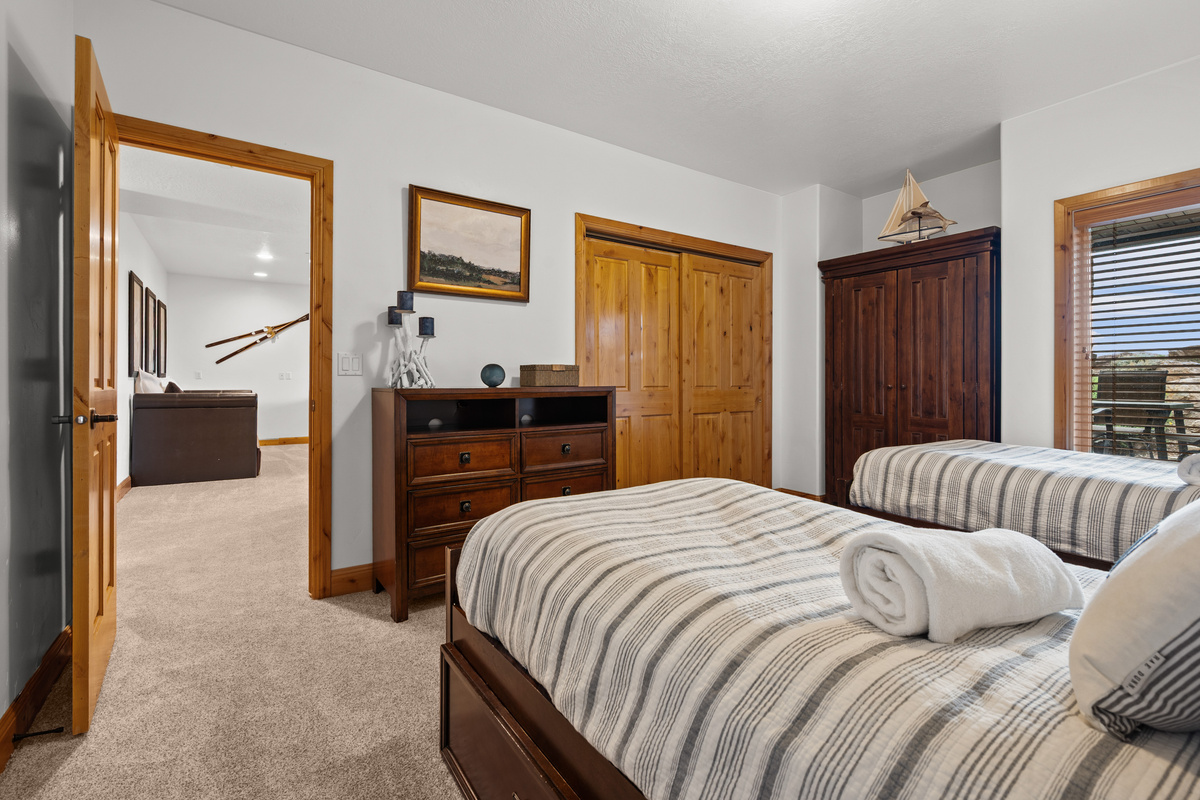 Bright twin bedroom with comfortable beds and plenty of storage for guests.