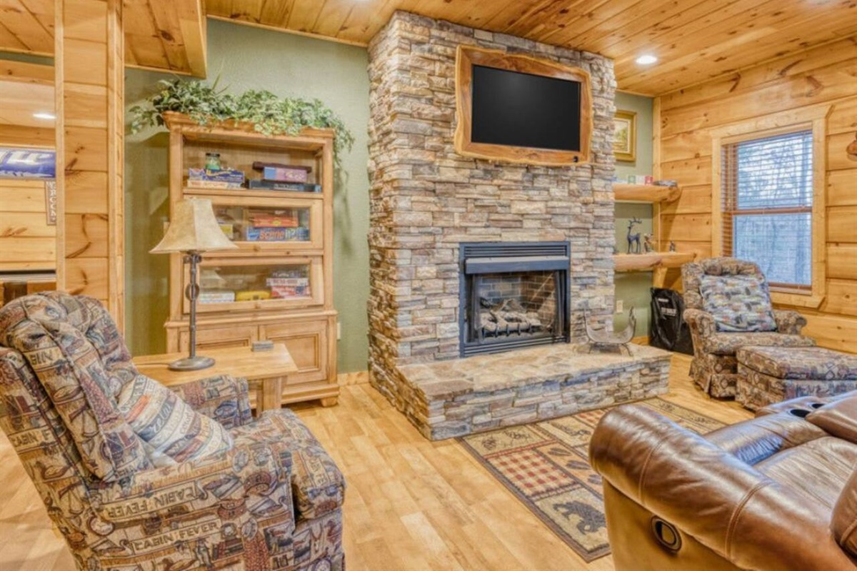 Relax and unwind with comfortable chairs and couches, gather around the cozy fire pit, enjoy the TV, and engage in board games!