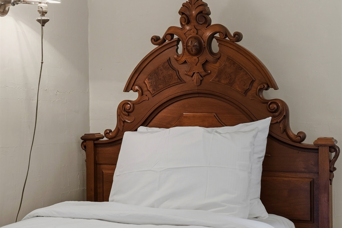 Little princesses & princes will enjoy feeling like royalty in the 6th bedroom. 