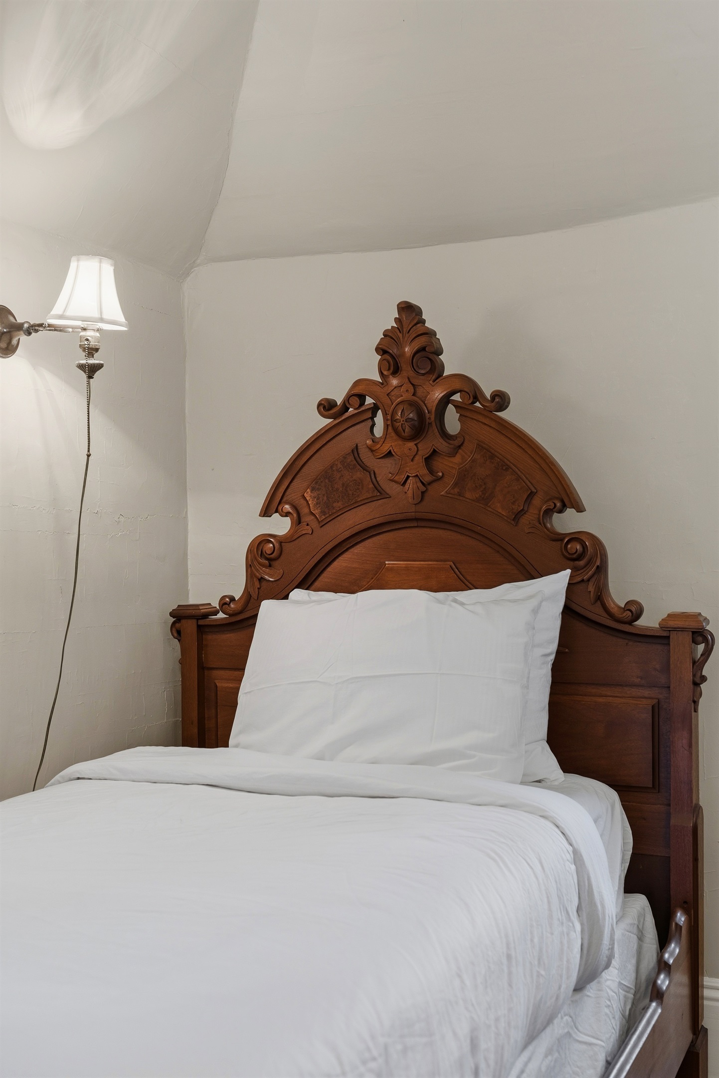 Little princesses & princes will enjoy feeling like royalty in the 6th bedroom. 