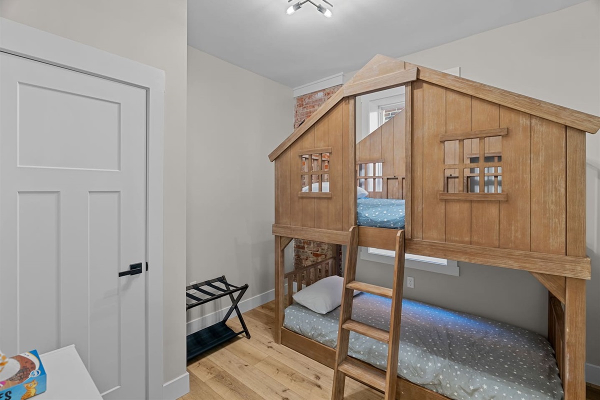 Hide out in the treehouse bunk for some fun or a good night’s rest!