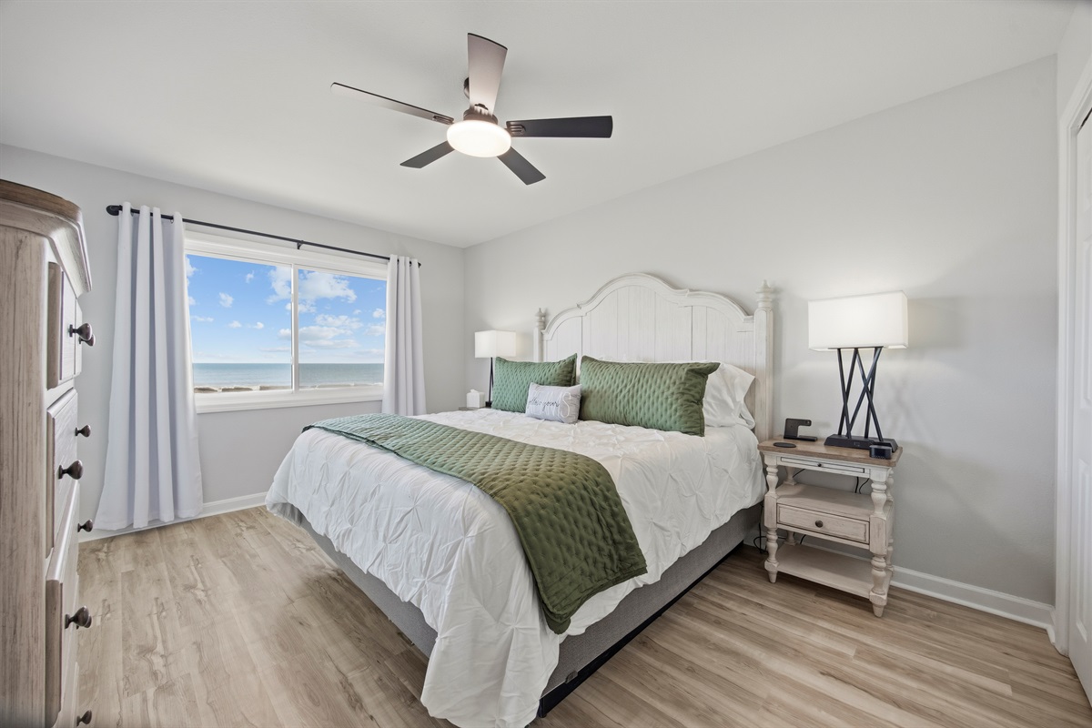 Large 11x14 bedroom for lots of space - ceiling fan!