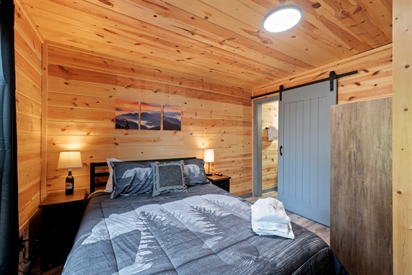 Bedroom 3 - Queen Bed