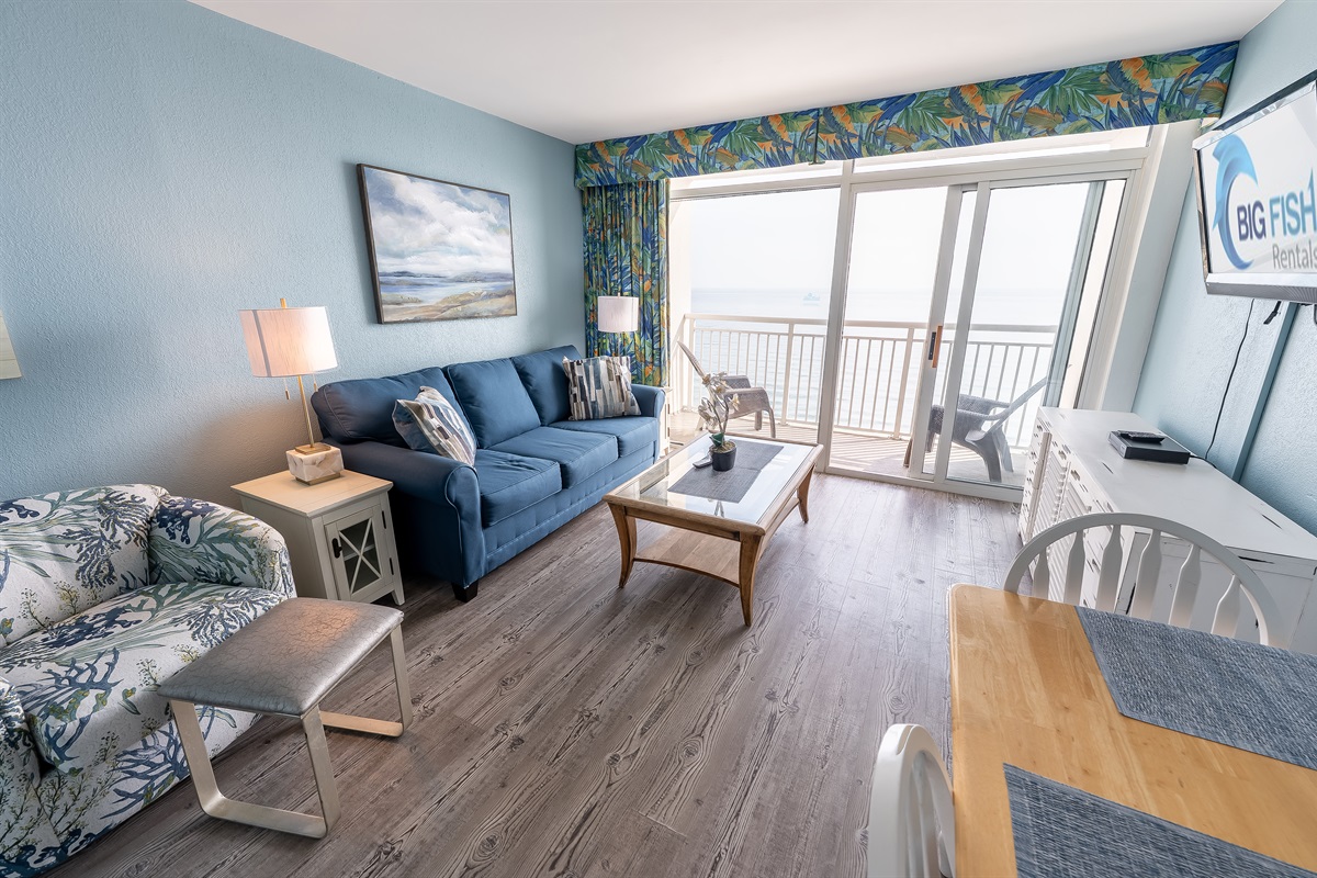 Living Room with Stunning Views🌊☀️