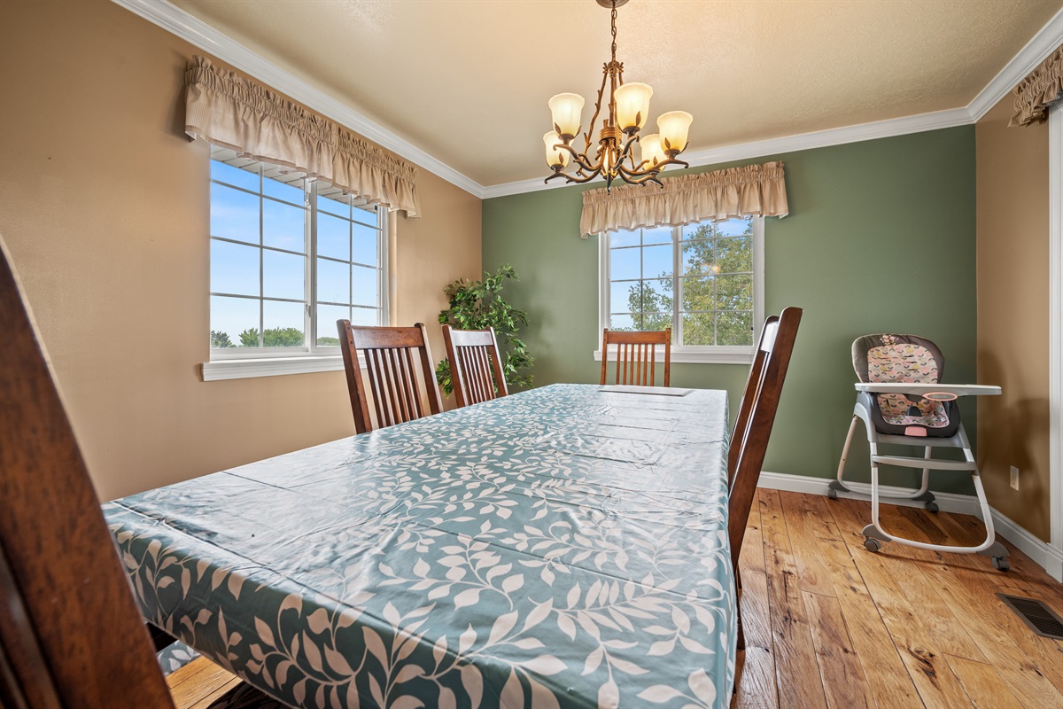 Main Level Dining