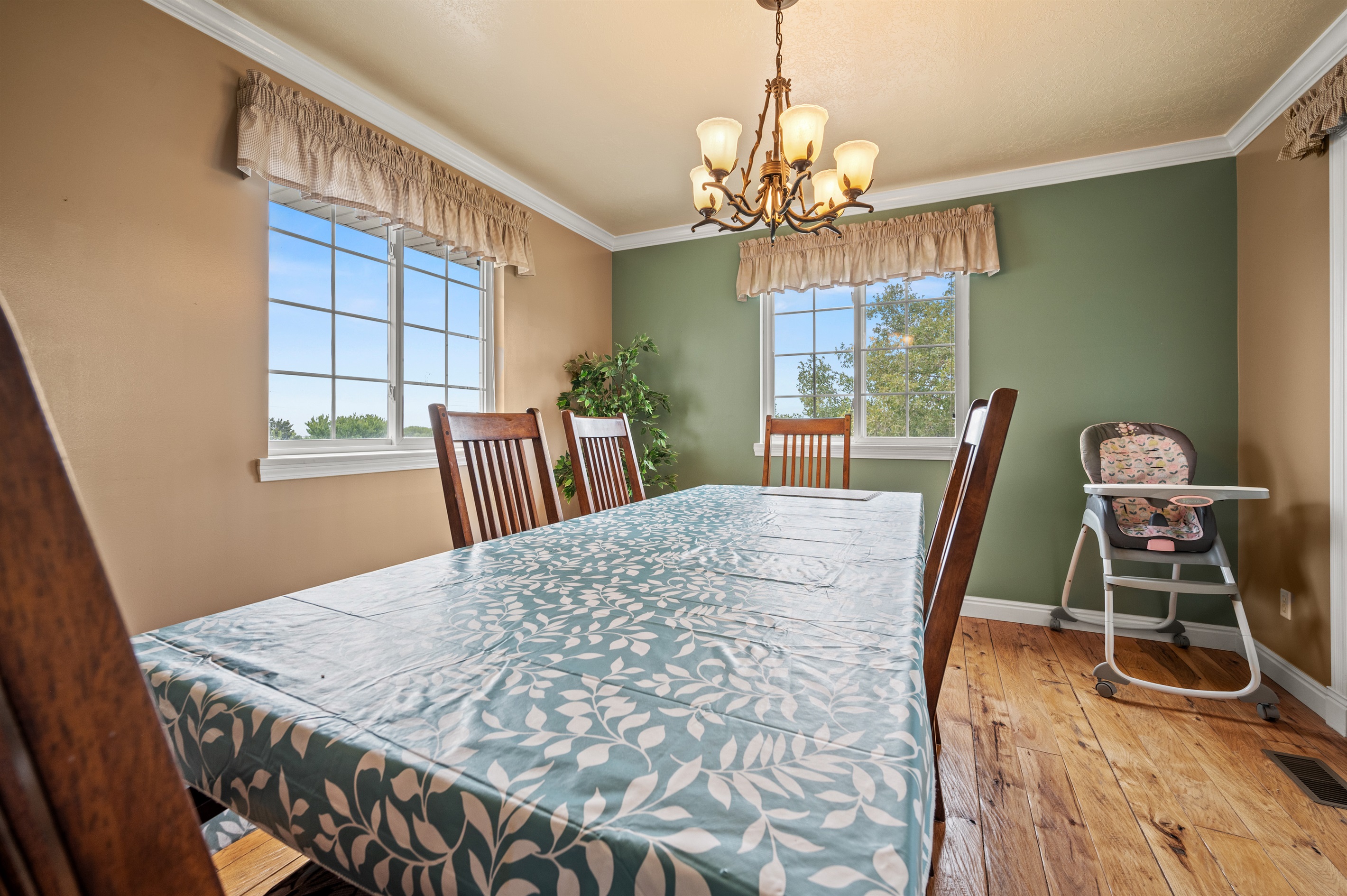 Main Level Dining
