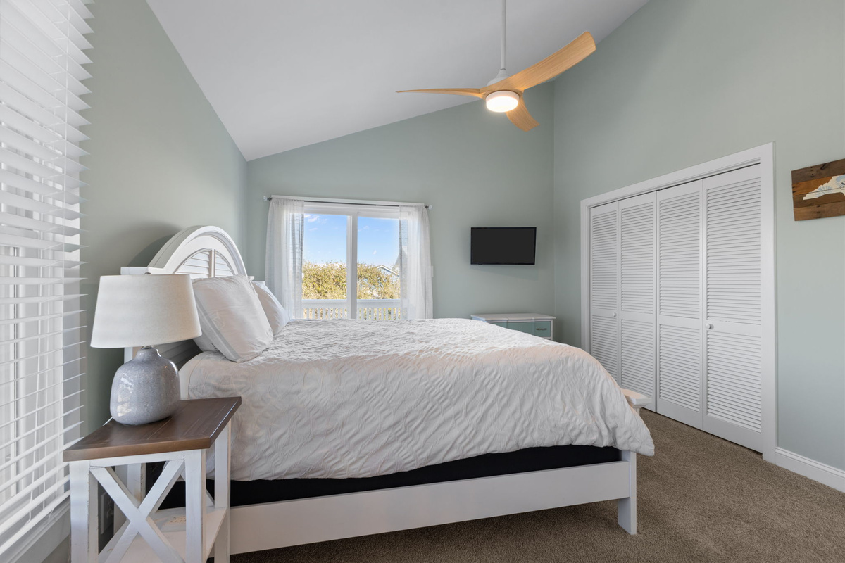 Wake up to natural light, step onto the balcony with your morning coffee, and ease into another day at the beach