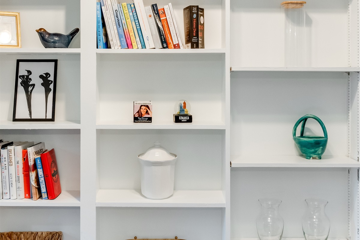Charming Library Nook: Shelves filled with books and treasures invite relaxation and exploration!
