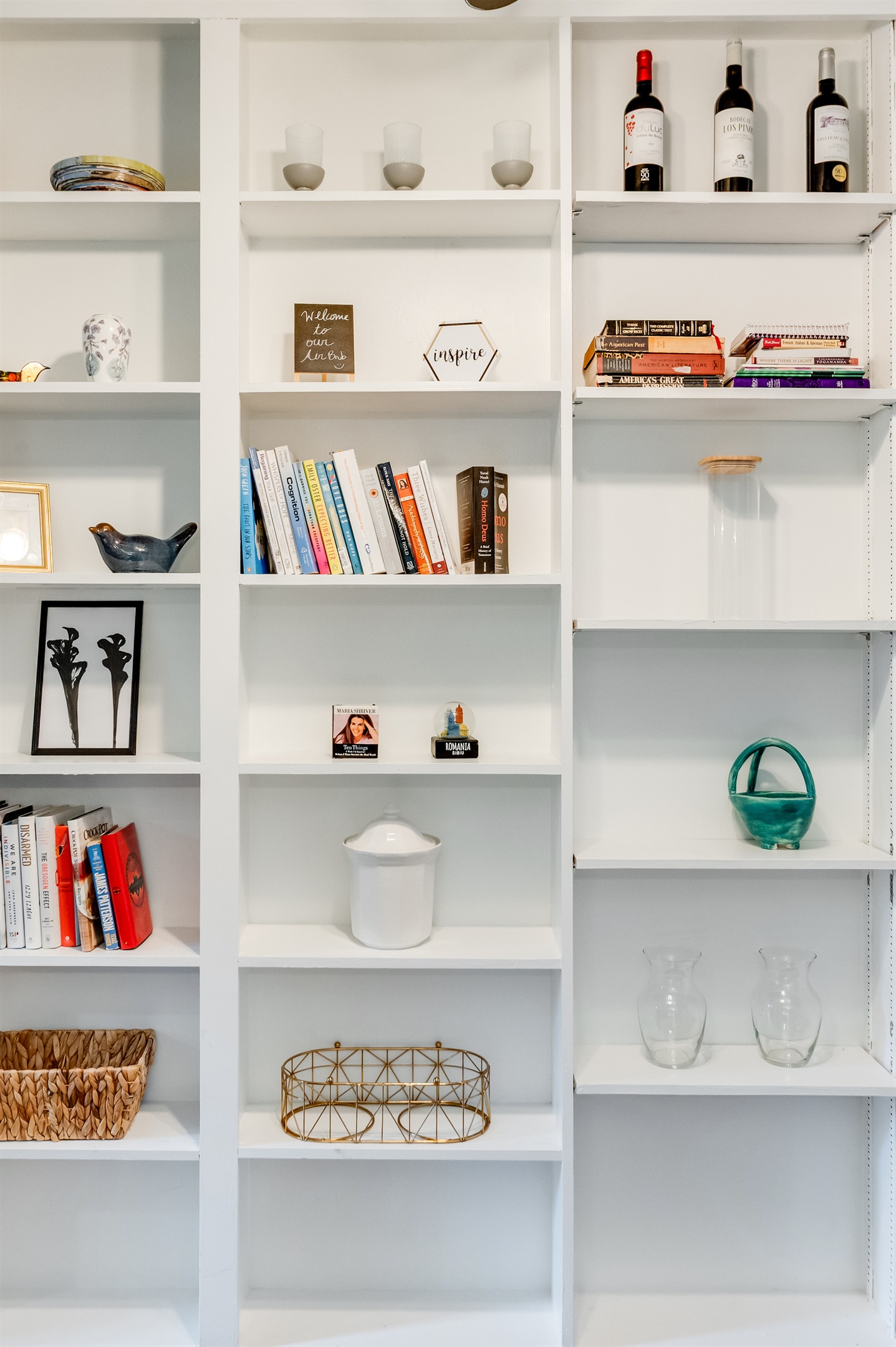 Charming Library Nook: Shelves filled with books and treasures invite relaxation and exploration!
